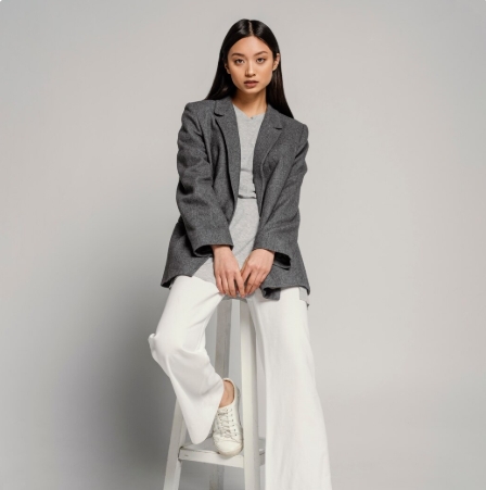 Чем отличается брендовая одежда: ключевые особенности и преимущества